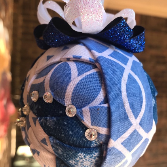 🎁 Beautiful Handmade Ornament 🎁 - Picture 2 of 2